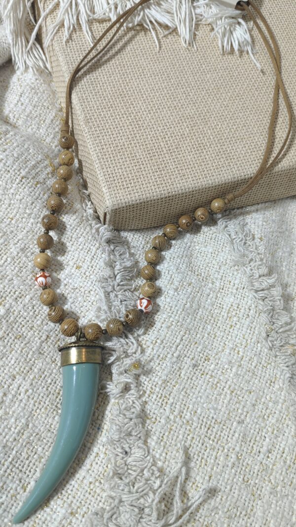 COLLAR COLMILLO VERDE