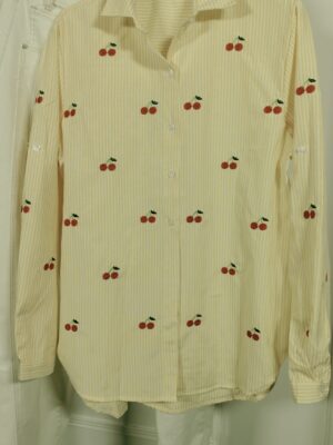 CAMISA CEREZA ,RAYA AMARILLA